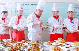 人才市场密切联系
