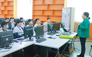 采用“线上+线下”相结合的方式