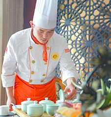 与餐饮市场无缝对接 ① 专注技能操作