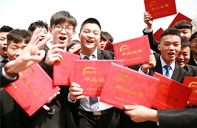 中西方文化交融的趋势也越发显著