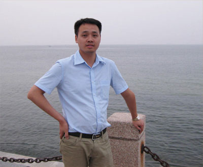 大学一毕业向显锋只找到了一个在酒店做