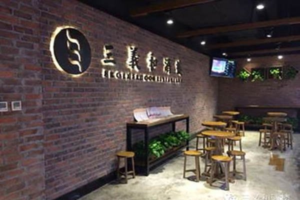 是一家由“星级酒店”