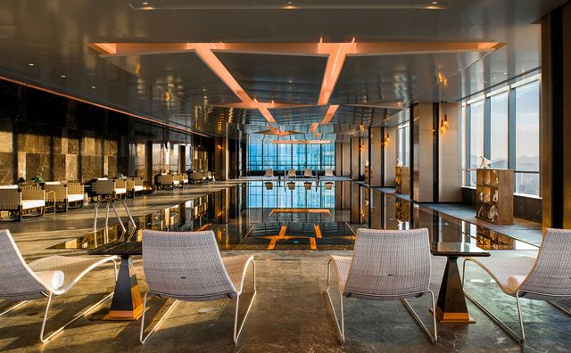 济南鲁能希尔顿酒店及公寓位于济南二环