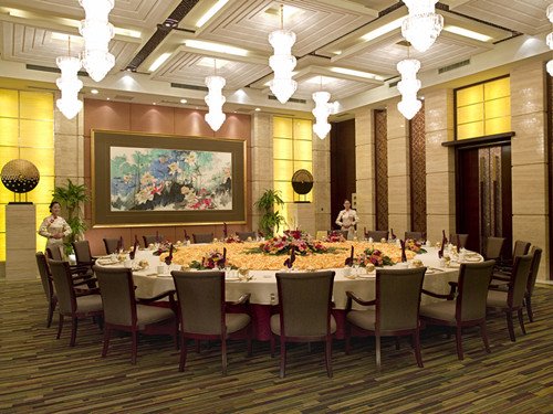 山东舜和国际酒店设有各类豪华客房28