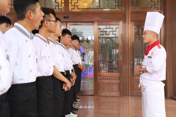 为企业发展注入新鲜血液的同时