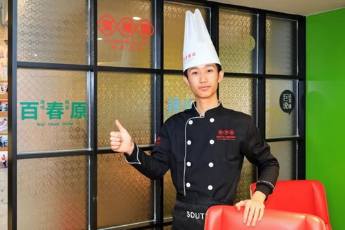延伸阅读这个95后的小男孩