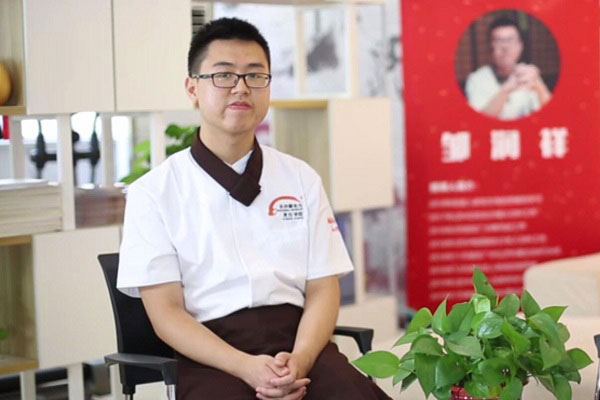 他是24岁的厨师界暖男