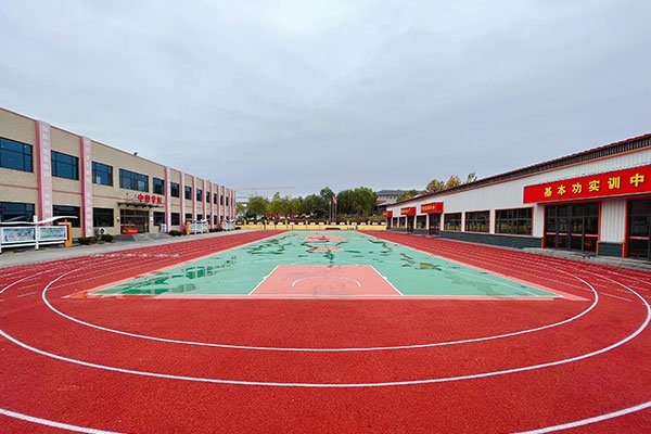 坚持开放办学的思路