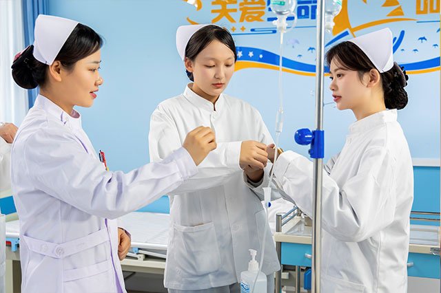 形成了校内校外结合