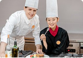 并优先享受企业奖学金