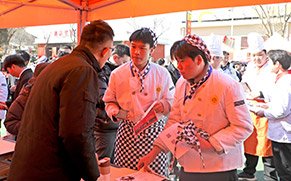 以培养胜任现代化国际酒店
