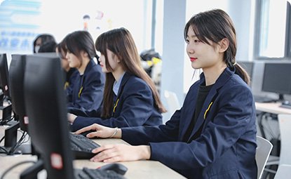 努力创建办学特色鲜明的高水平职业玩球